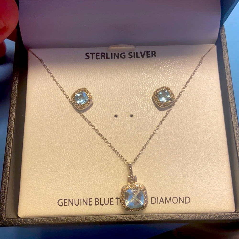 Sterling silver pendant and studs set. Blue Topaz.
